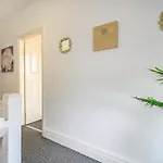 -rb15cfa- For Relaxed And Cosy With Free Parking * Leeds (West Yorkshire)
