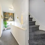 -rb15cfa- For Relaxed And Cosy With Free Parking * Leeds (West Yorkshire)