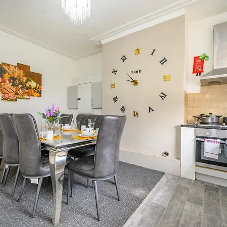 -rb15cfa- For Relaxed And Cosy With Free Parking * Leeds (West Yorkshire)