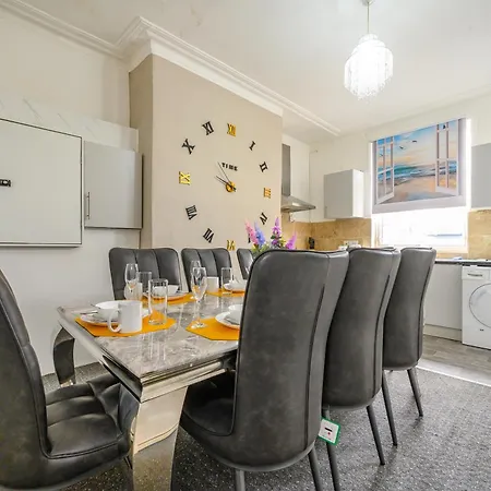-rb15cfa- For Relaxed And Cosy With Free Parking Guest house