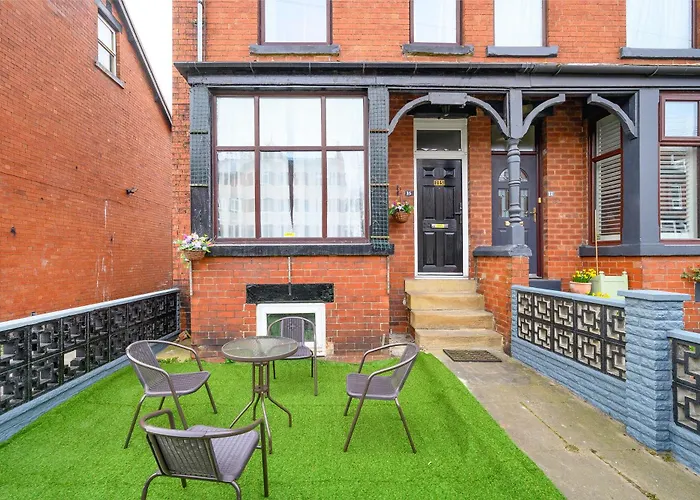 -rb15cfa- For Relaxed And Cosy With Free Parking *