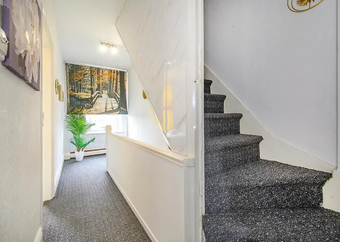 -rb15cfa- For Relaxed And Cosy With Free Parking * Leeds (West Yorkshire)