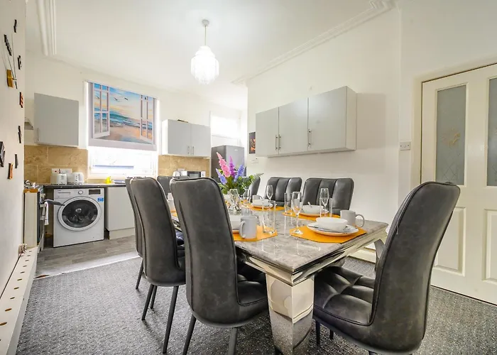 -rb15cfa- For Relaxed And Cosy With Free Parking Guest house