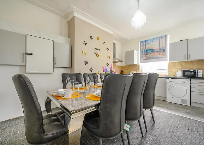 -rb15cfa- For Relaxed And Cosy With Free Parking Guest house