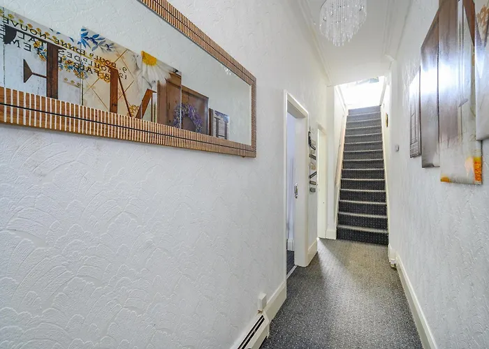 Guest house -rb15cfa- For Relaxed And Cosy With Free Parking Leeds (West Yorkshire)